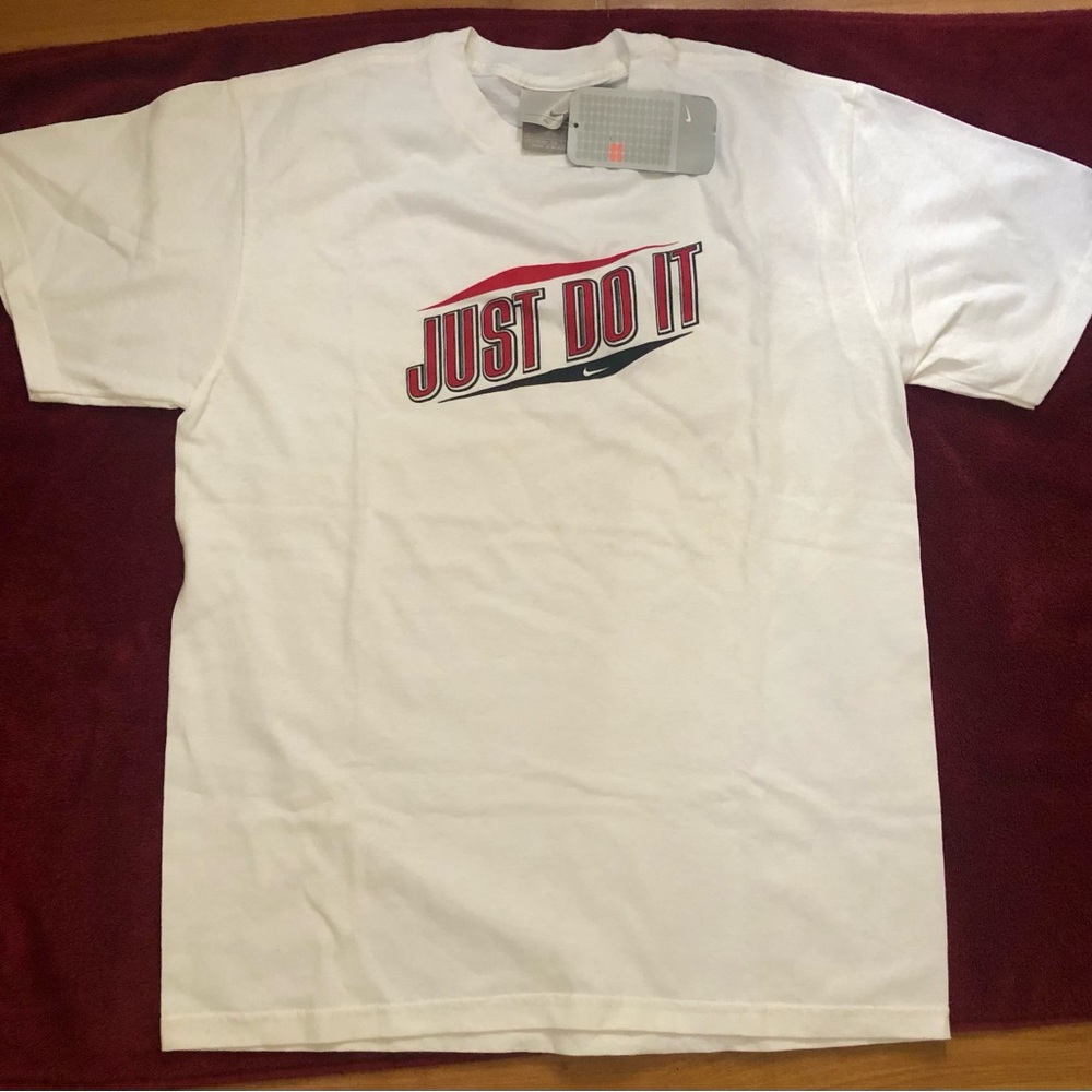 Nike Boy's Sportswear Graphic Just Do It  Tee Size XL (18-20)